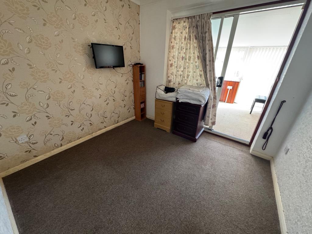 Lot: 151 - TWO-BEDROOM BUNGALOW - Box bedroom